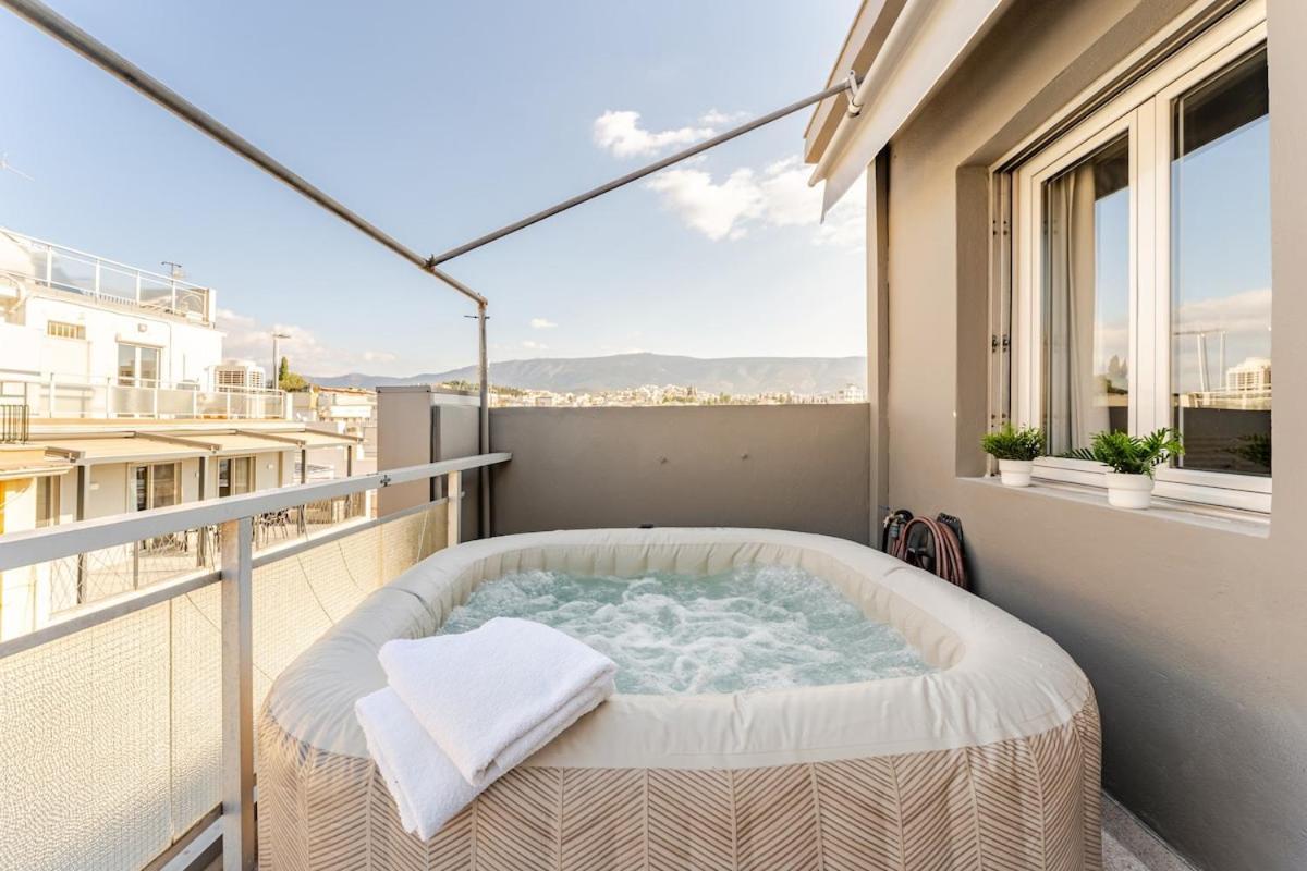 Lovely W/heated Jacuzzi &full Acropolis View *